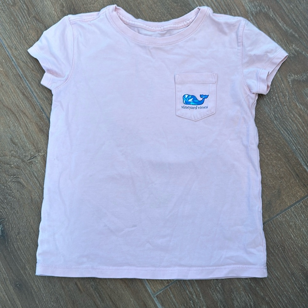 Vineyard vines girls tee shirt. Size XS. Color pink with blue accents.